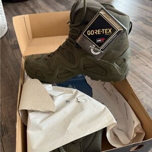 Lowa Zephyr GTX Mid TF Boots in Ranger Green